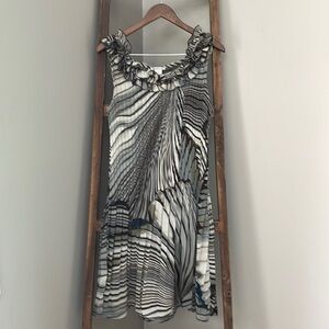 Beautiful and very flattering dress!!!